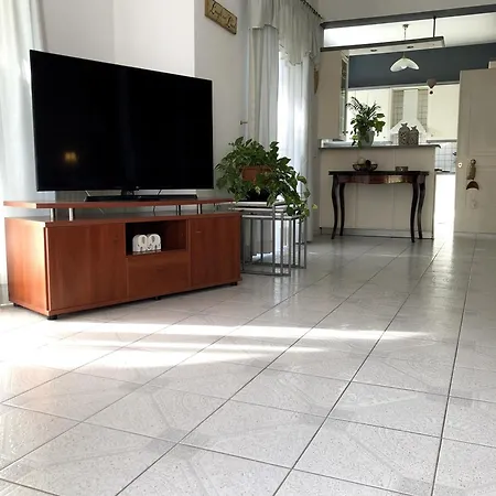 Rosy's House With Amenities Near Chania Будинок відпочинку *